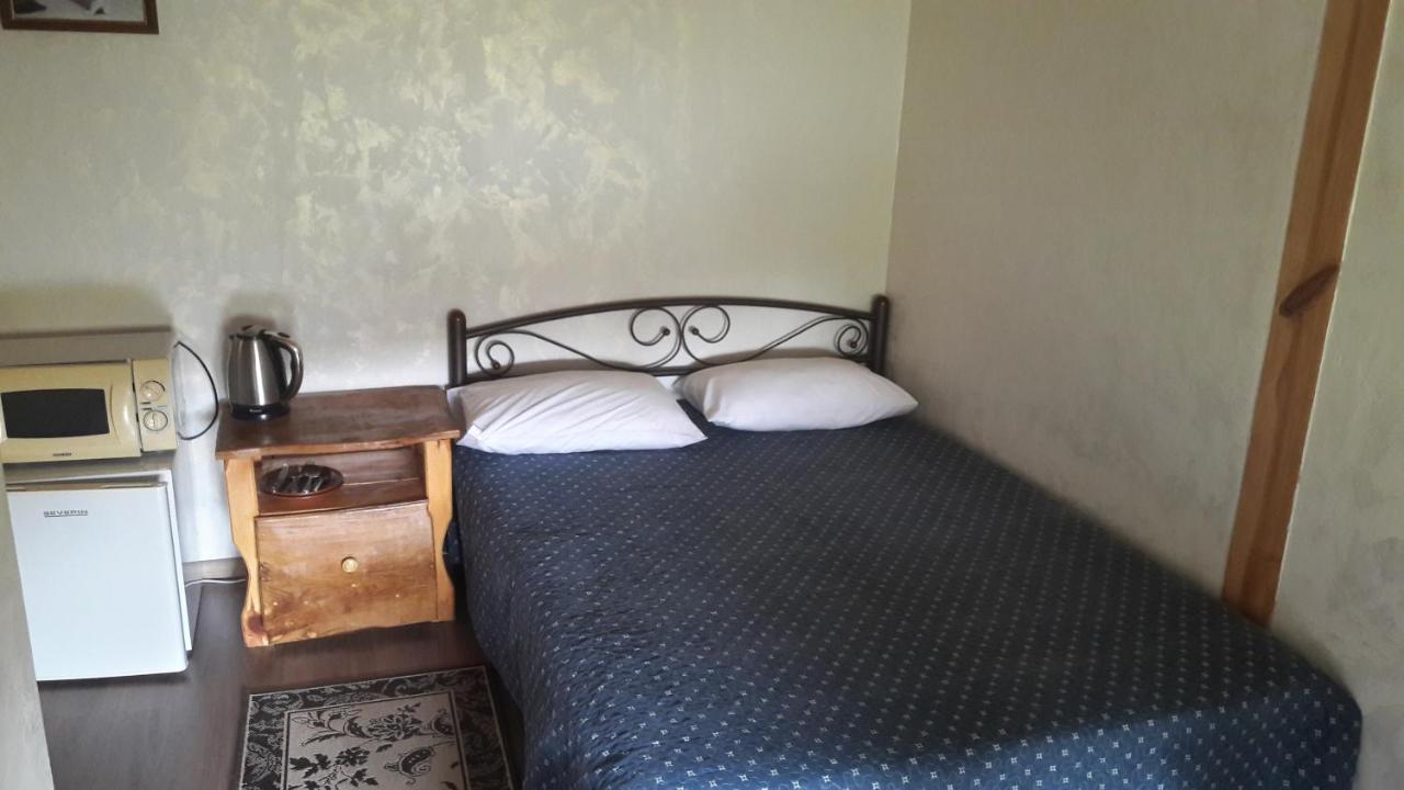 Mini-Hotel Yandrusi Kamjanez-Podilskyj Exterior foto